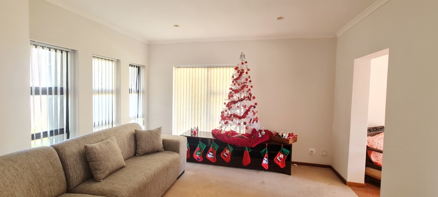 6 Bedroom Property for Sale in Greenways Golf Estate Western Cape